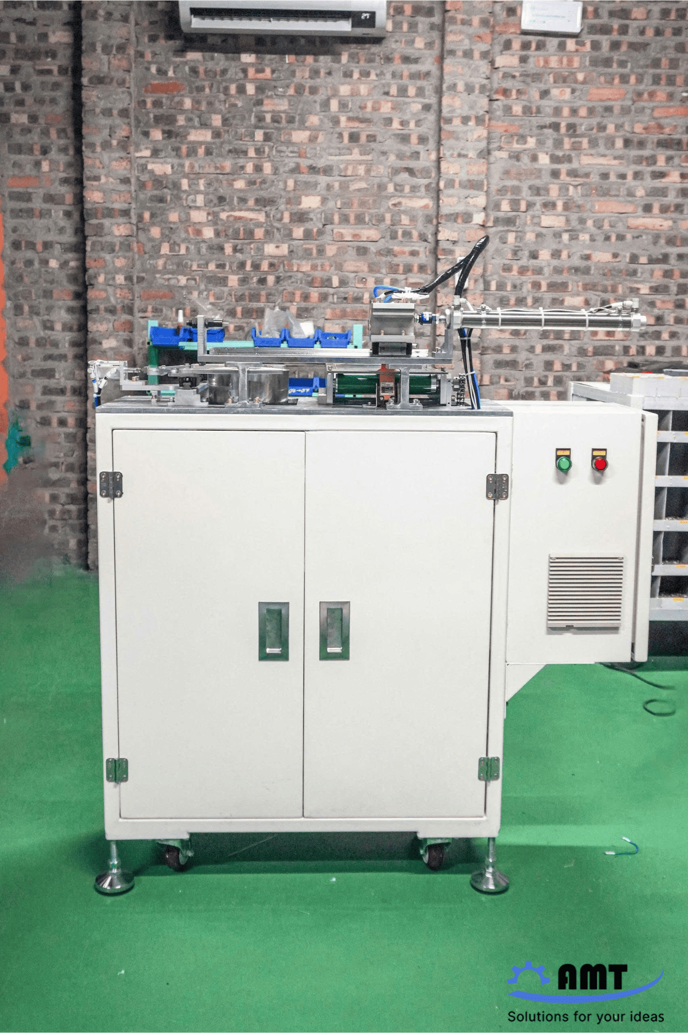 Máy nhúng dầu do AMT VINA thiết kế và chế tạo cho dây chuyền sản xuất công nghiệp.
